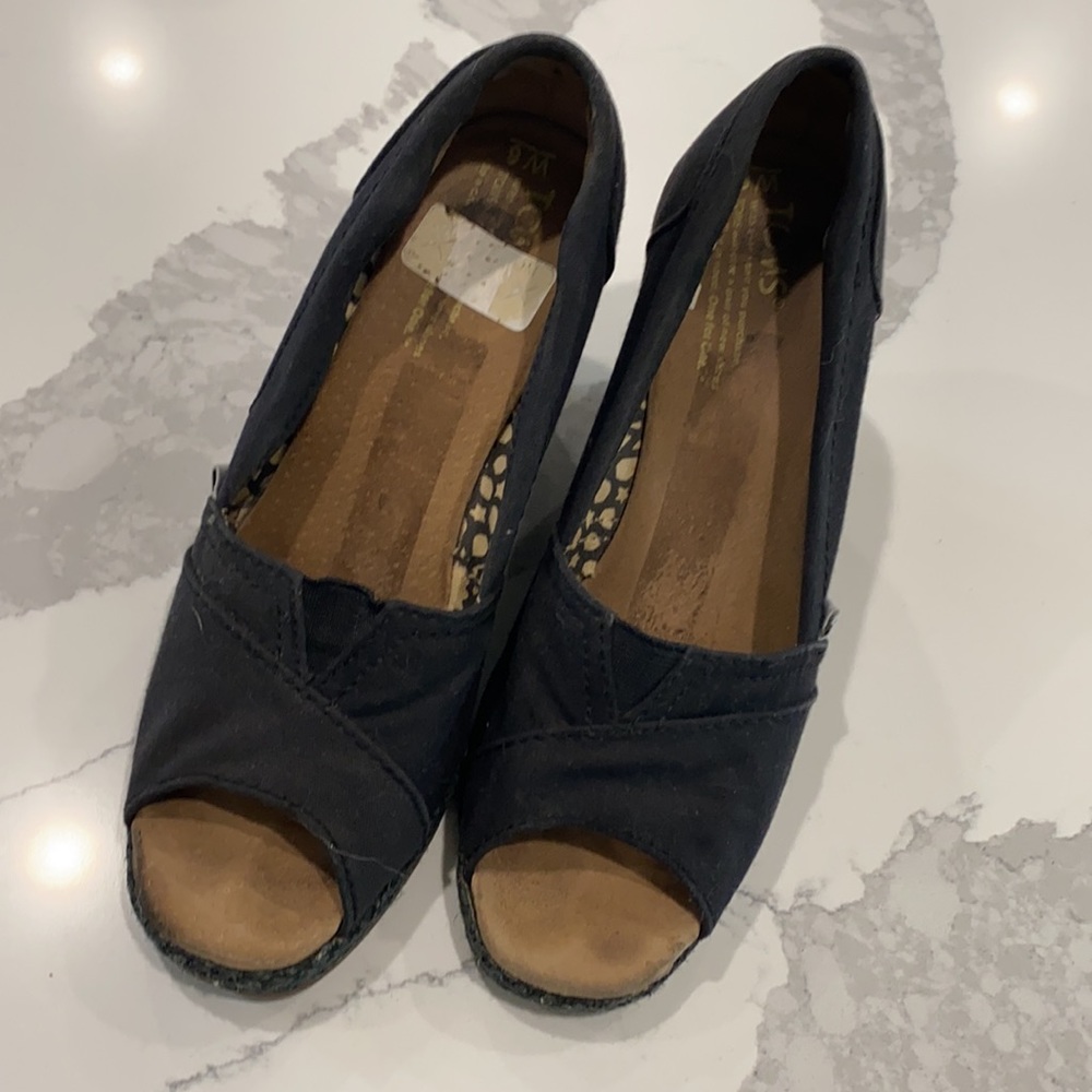 CLASSIC ✨ TOMS black wedges - Picture 4 of 4
